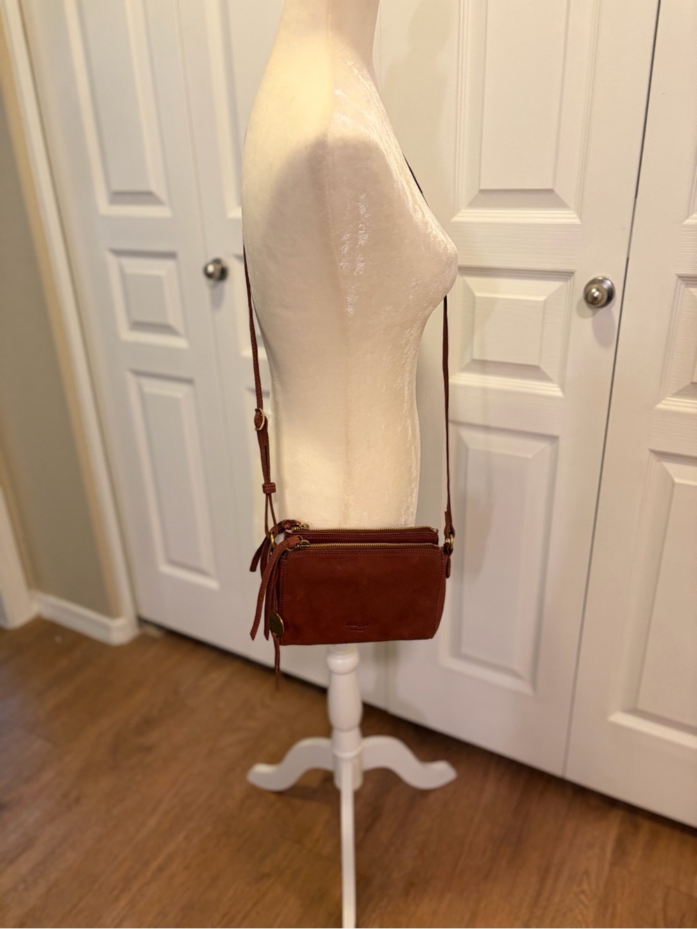 Margot NY Leather Crossbody Bag - Multi Compartment - Picture 15 of 16